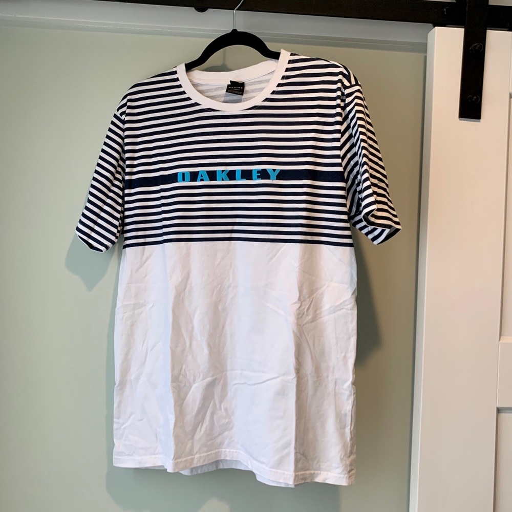 Oakley tee